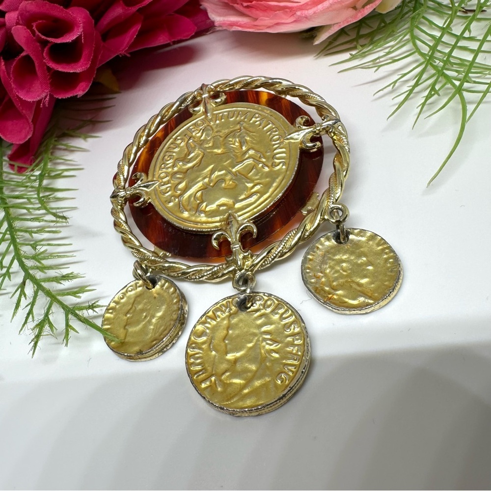 VINTAGE⚜️Y2K Roman Golden Coin Charm Brooch - Picture 2 of 4